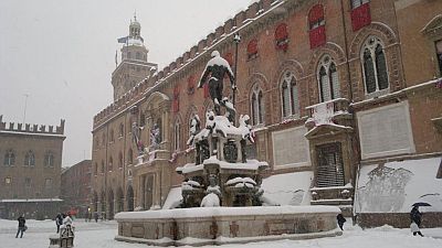 Bologne, de la neige sur la Piazza Maggiore