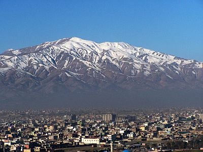 Kaboul, et montagnes en arrière-plan