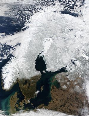 La Suède du satellite, avec de la neige dans le centre-nord