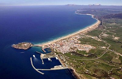 Tarifa d'en haut, avec l'île, le port et la plage